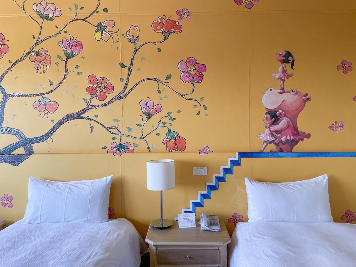 Chateau De Chine Hotel Hualien Eksteriør bilde A room at the hotel