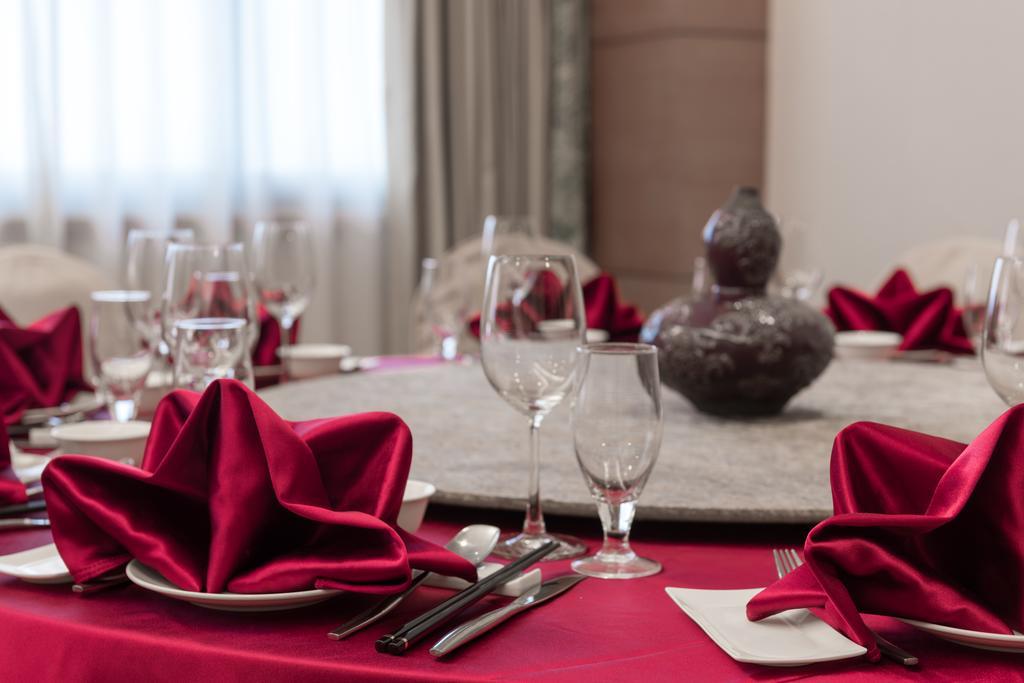 Chateau De Chine Hotel Hualien Eksteriør bilde A table set for a meal